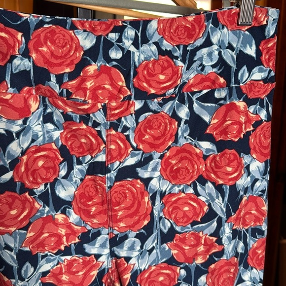 NEW Lularoe TC Tall & Curvy Blue Red Floral 4th of July Leggings Size 12-18 - Picture 2 of 5